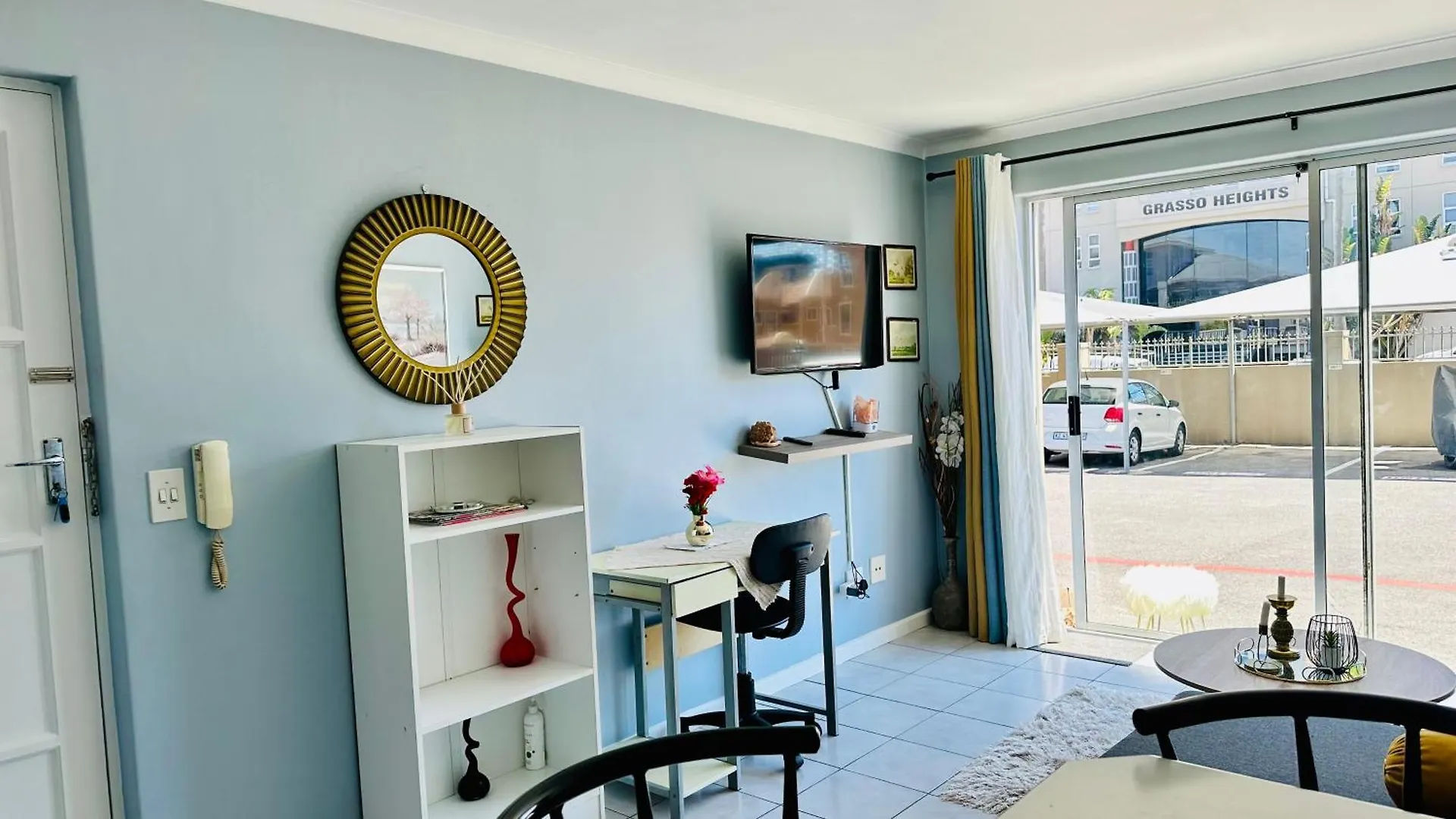 Caline Vip Apartments, beach close Bloubergstrand