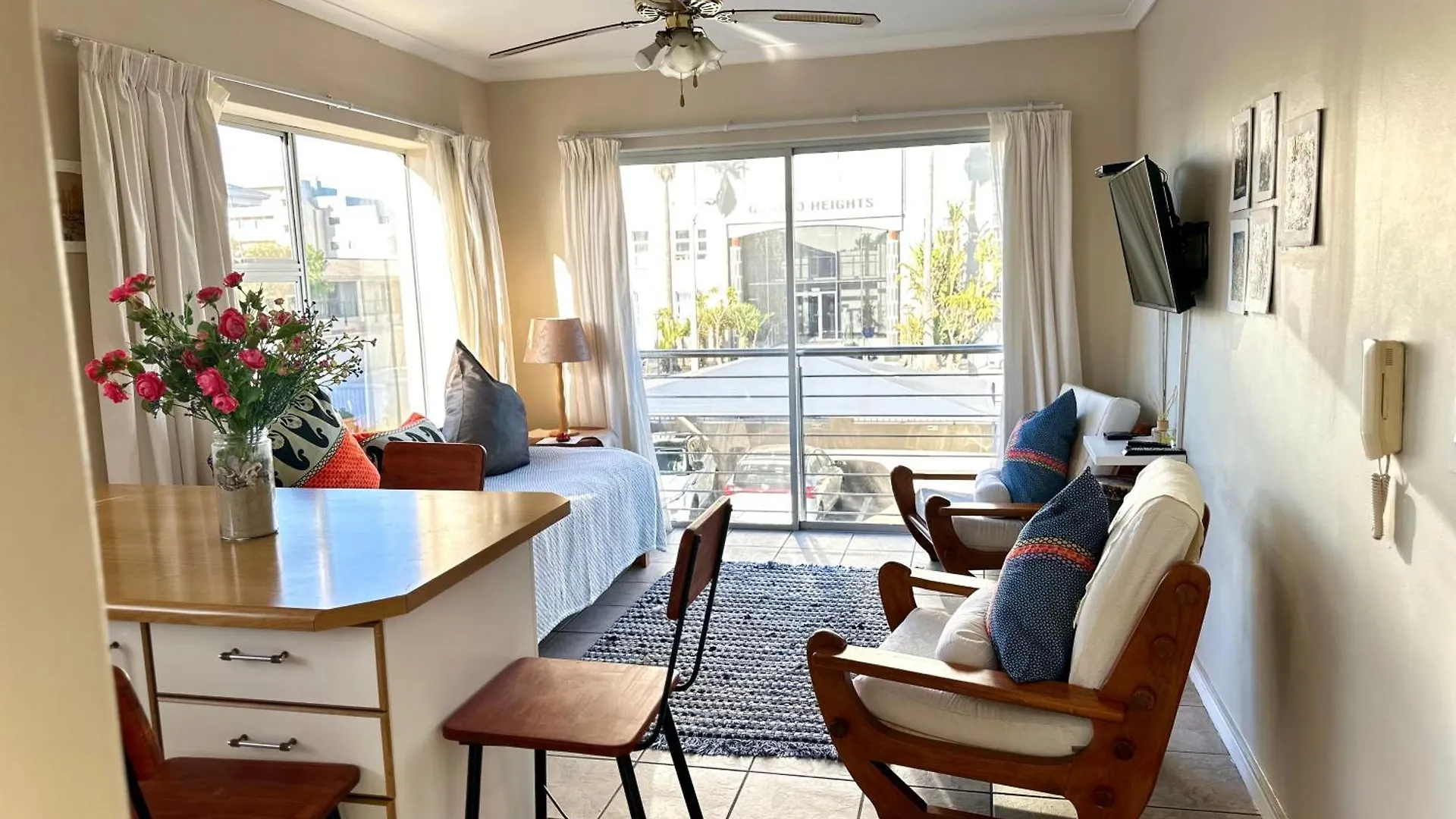 Caline Vip Apartments, Beach Close Bloubergstrand Apartment