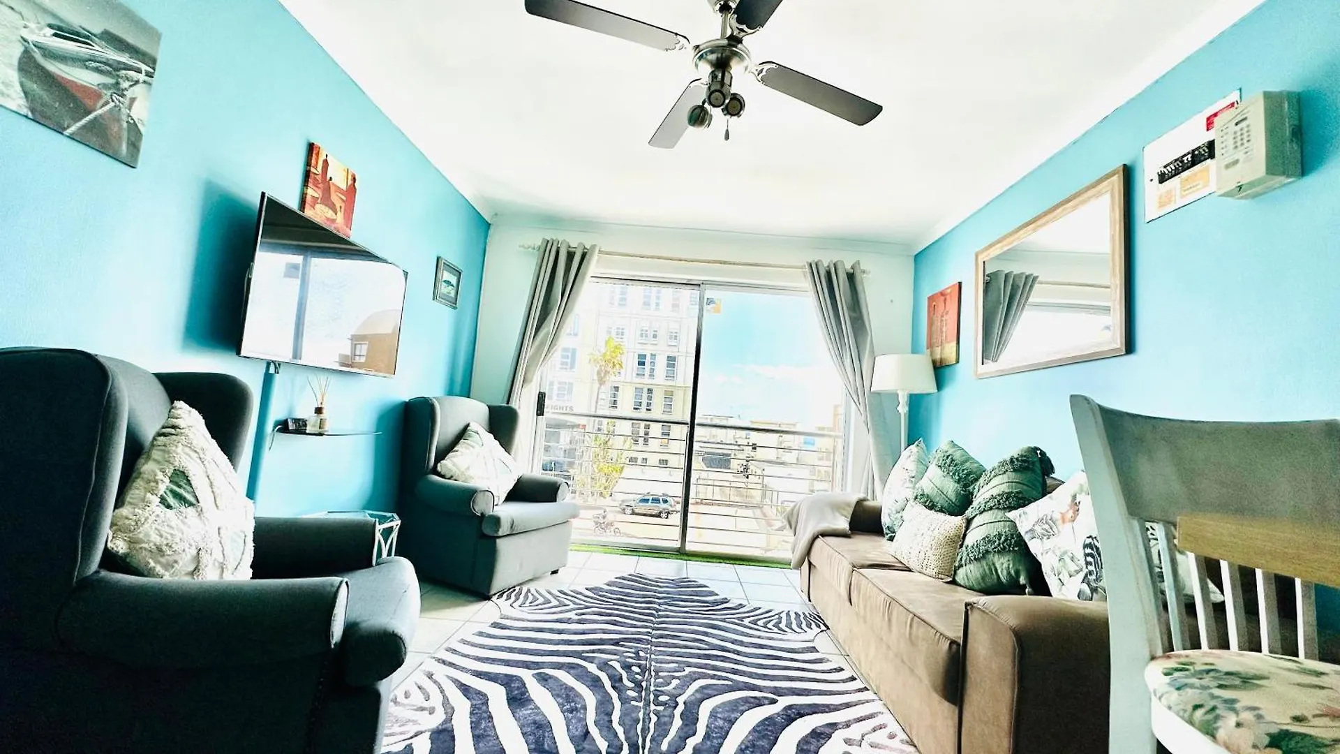 Caline Vip Apartments, beach close Bloubergstrand